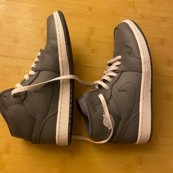 Jordan 1 Mid Wolf Gray - Picture 3 of 6